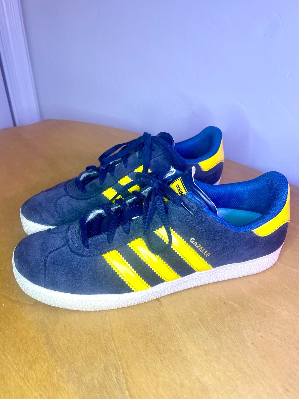 Adidas Gazelle Sneakers Men’s 6 Navy Retro Suede Yellow‎ Stripe Shoes